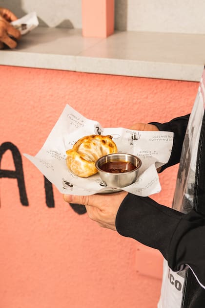 De la alta cocina a tu mesa: los secretos del chef Pedro Bargero para lograr empanadas perfectas de carne, pollo y jamón y queso