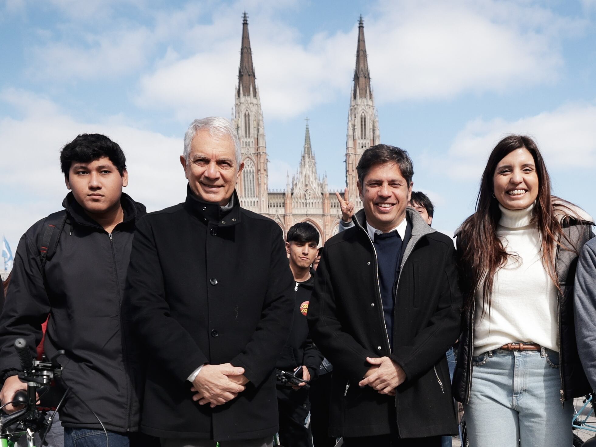 Antes del acto de Milei, el gobernador Kicillof encabezó un encuentro en La Plata