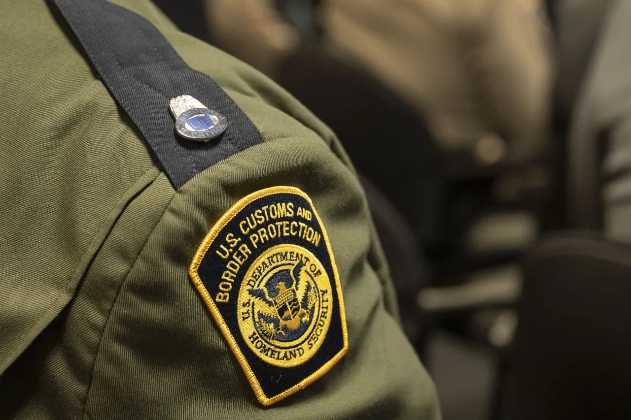 (Archivo) El Sistema de Localización de Detenidos en Línea (ODLS) de la CBP permite identificar detenidos