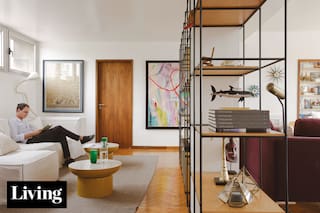 Una pareja de arquitectos se mudó un edficio diseñado por Mario Roberto Álvarez y recuperó las virtudes del proyecto original