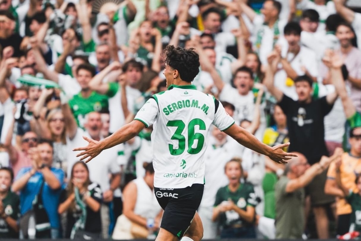 Sergio Martínez, de 19 años, marcó el segundo tanto de Racing de Santander en el 2-2 frente a Villarreal, en el primer partido del equipo cantábrico como local desde su retorno a la elite del fútbol español.