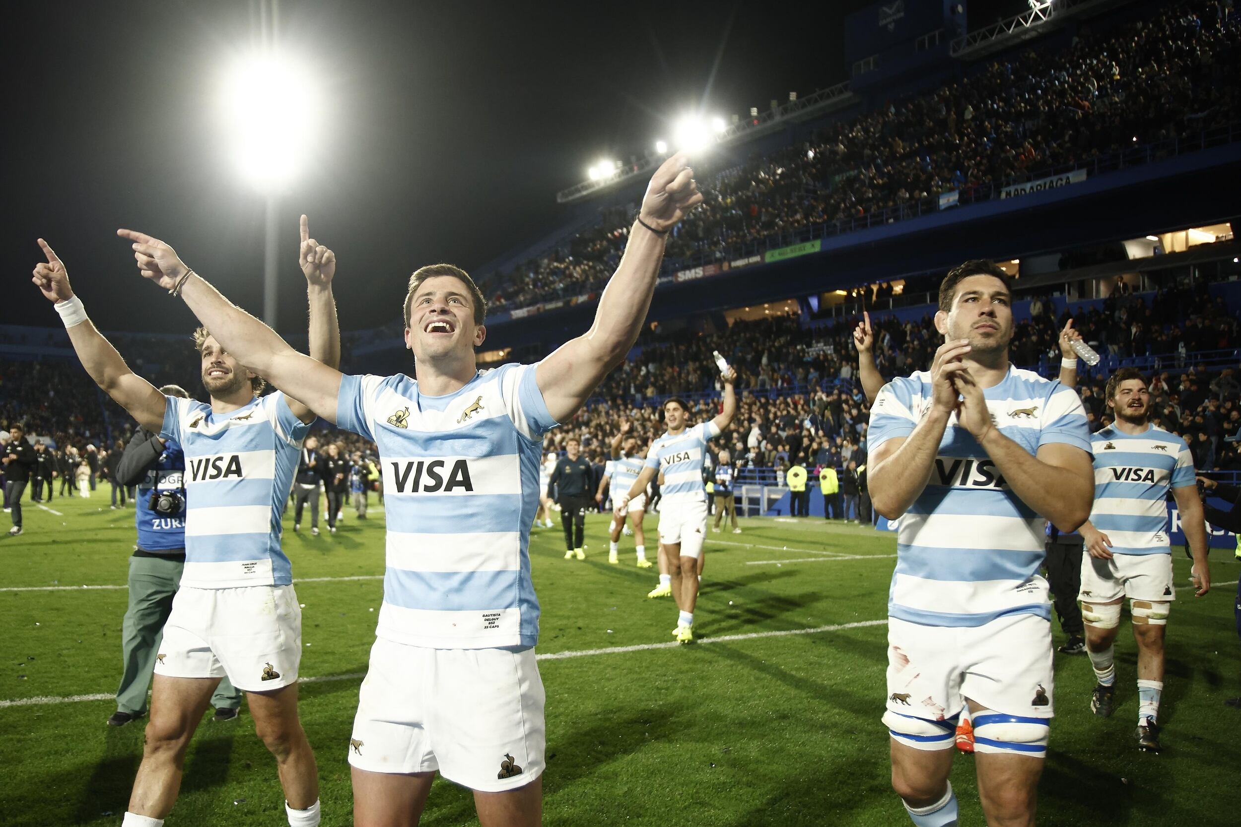 Mallía, Delguy y Petti Pagadizábal celebran de cara al público