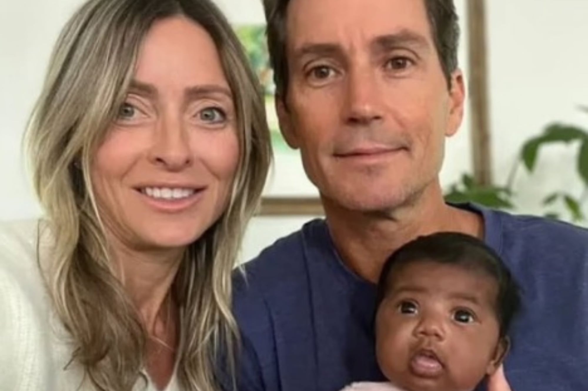 Una pareja de Florida gestó a una bebé en un tratamiento de fertilidad, pero descubrió que no tienen vínculo genético con la niña