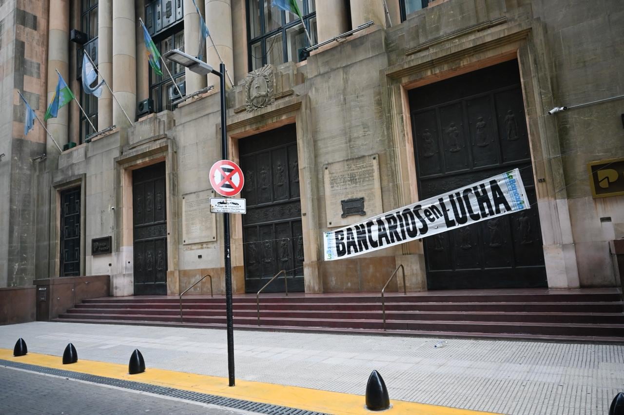Paro general por la reforma laboral. Distintos gremios se movilizan en el centro de la ciudad.