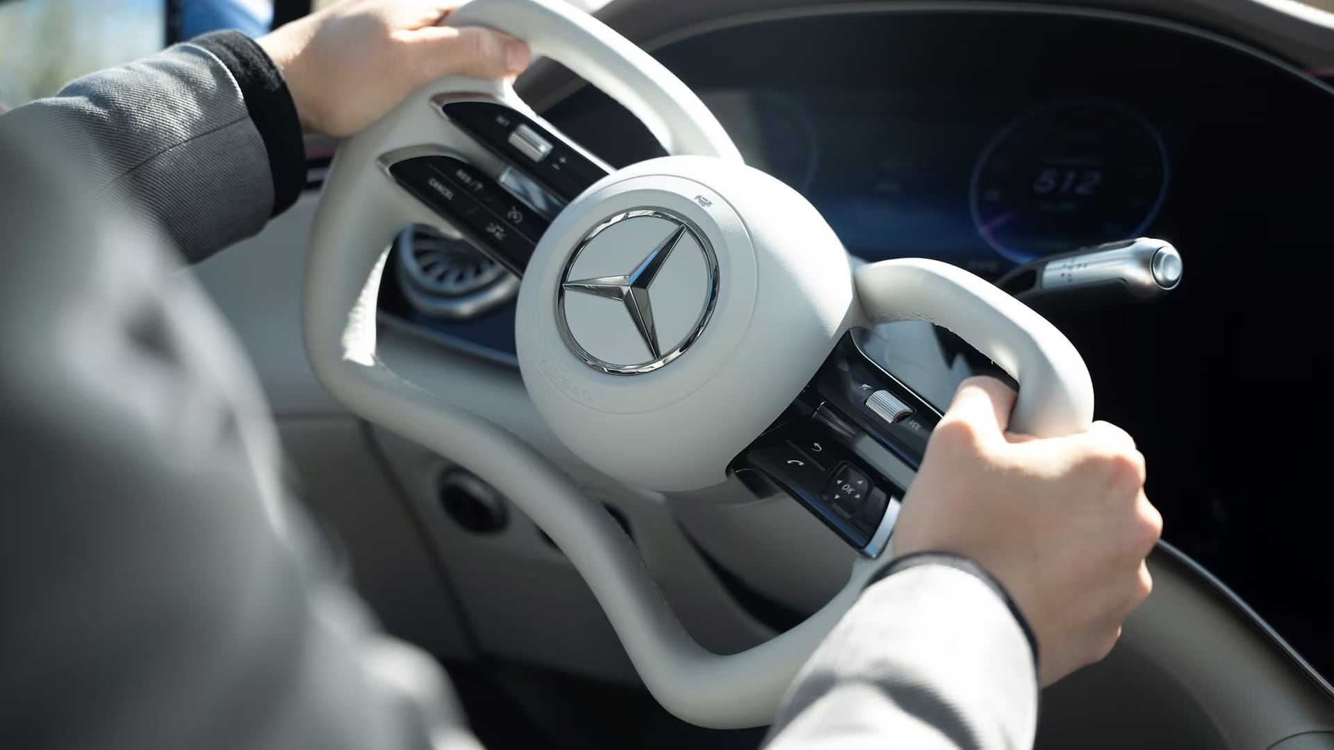 El nuevo volante cortado que introducirá Mercedes Benz