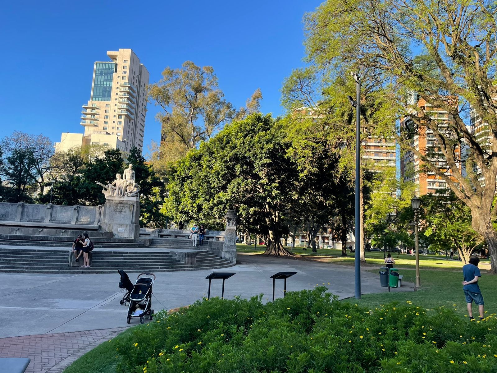 Plaza Alemania es una subzona de Palermo Chico que alberga a una de las plazas más lindas y exclusivas de la ciudad de Buenos Aires