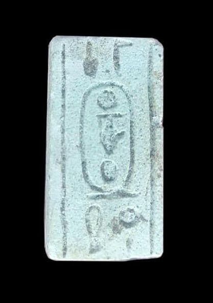 Algunos elementos que se desenterraron indican el nombre del faraón Tutmosis III
