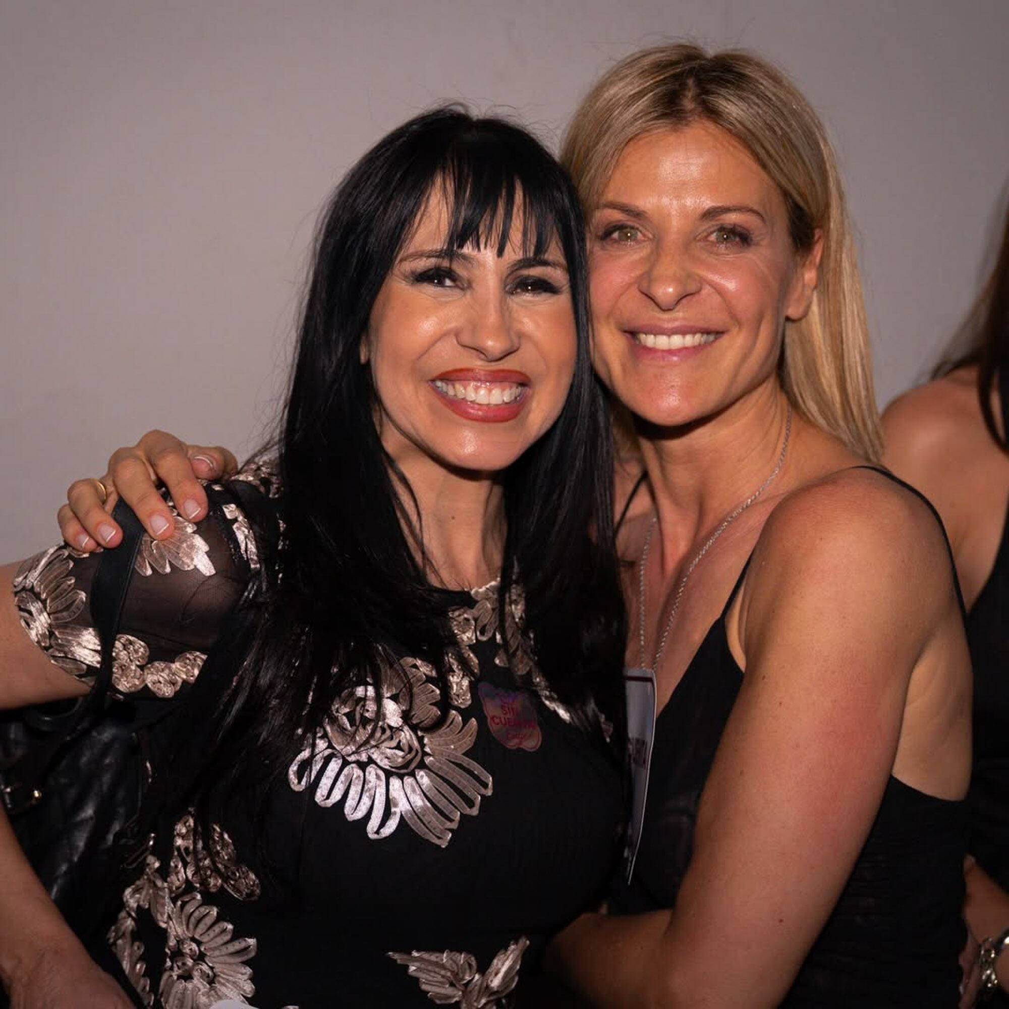 La gran protagonista de la noche posa con Marixa