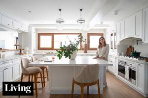Una arquitecta nos cuenta cómo hizo de su cocina noventosa este espacio blanco y radiante