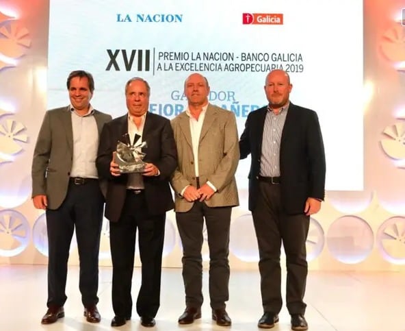 En 2015 ganó el premio a la Excelencia Agropecuaria LA NACION-Galicia como mejor cabañero y en 2019 con el negocio de genética
