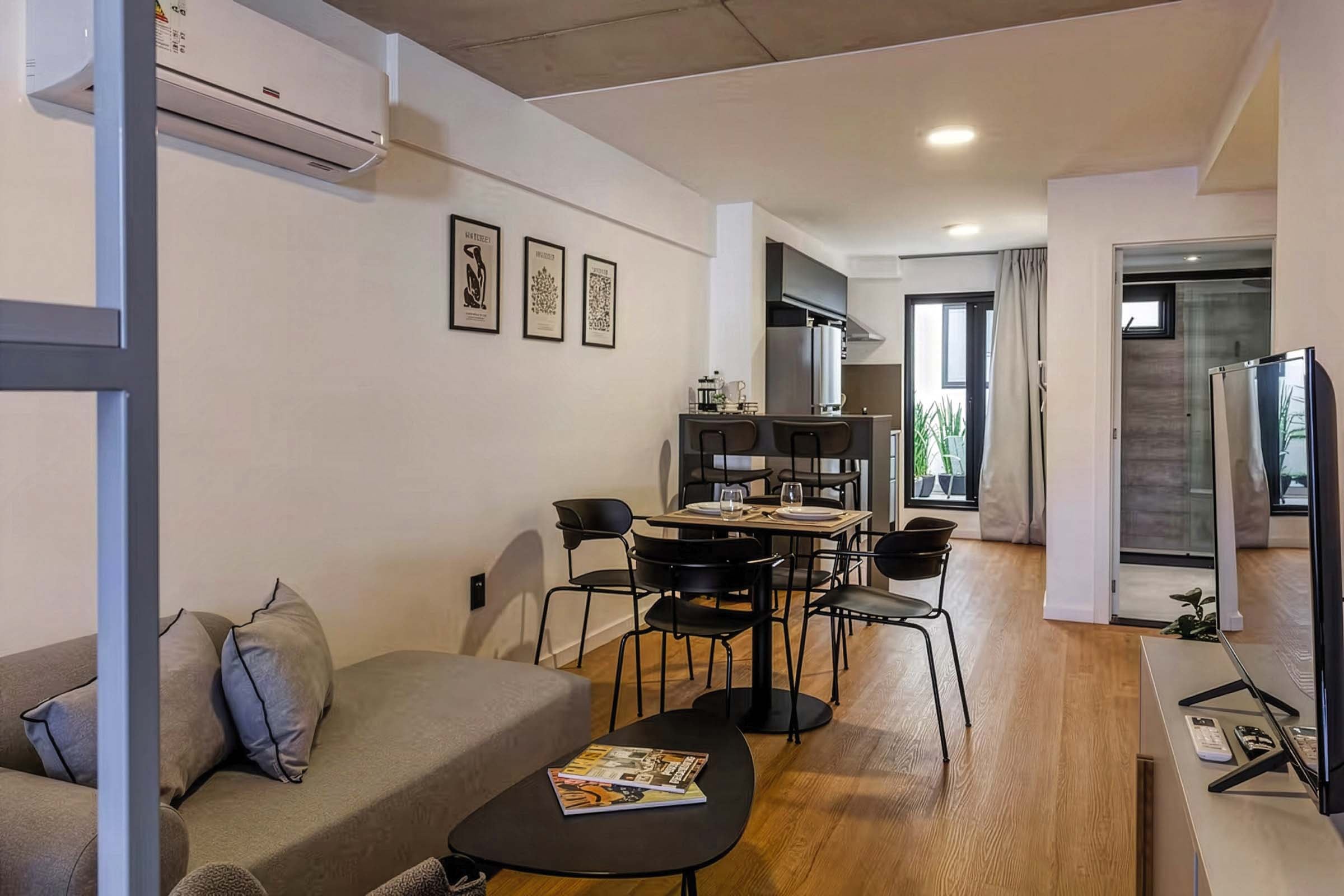 Consta de 20 apartamentos con acceso autónomo mediante clave