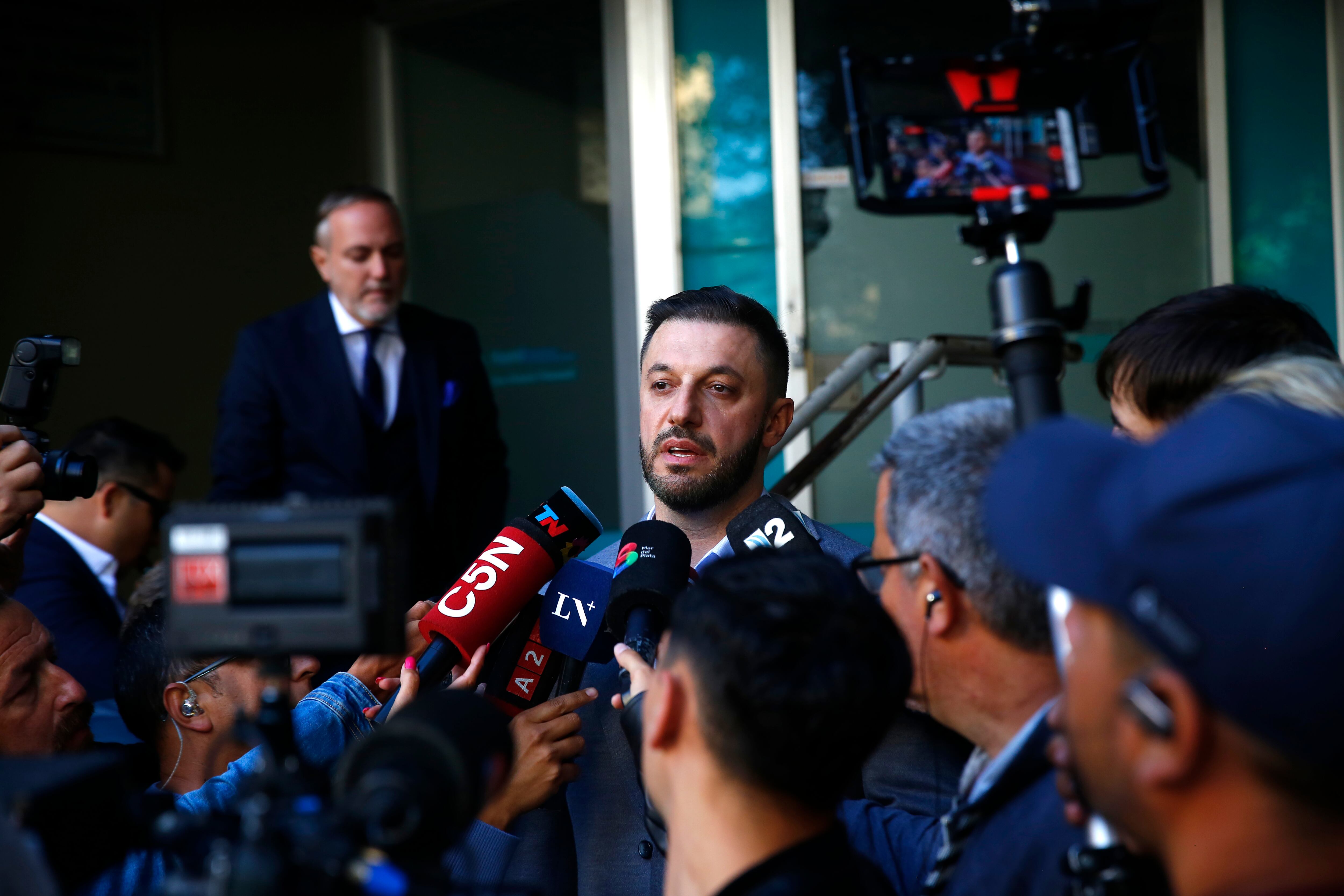 Matías Morla, abogado del padre de Bastián, hablo con la prensa al llegar al Hospital Materno infantil de Mar del Plata