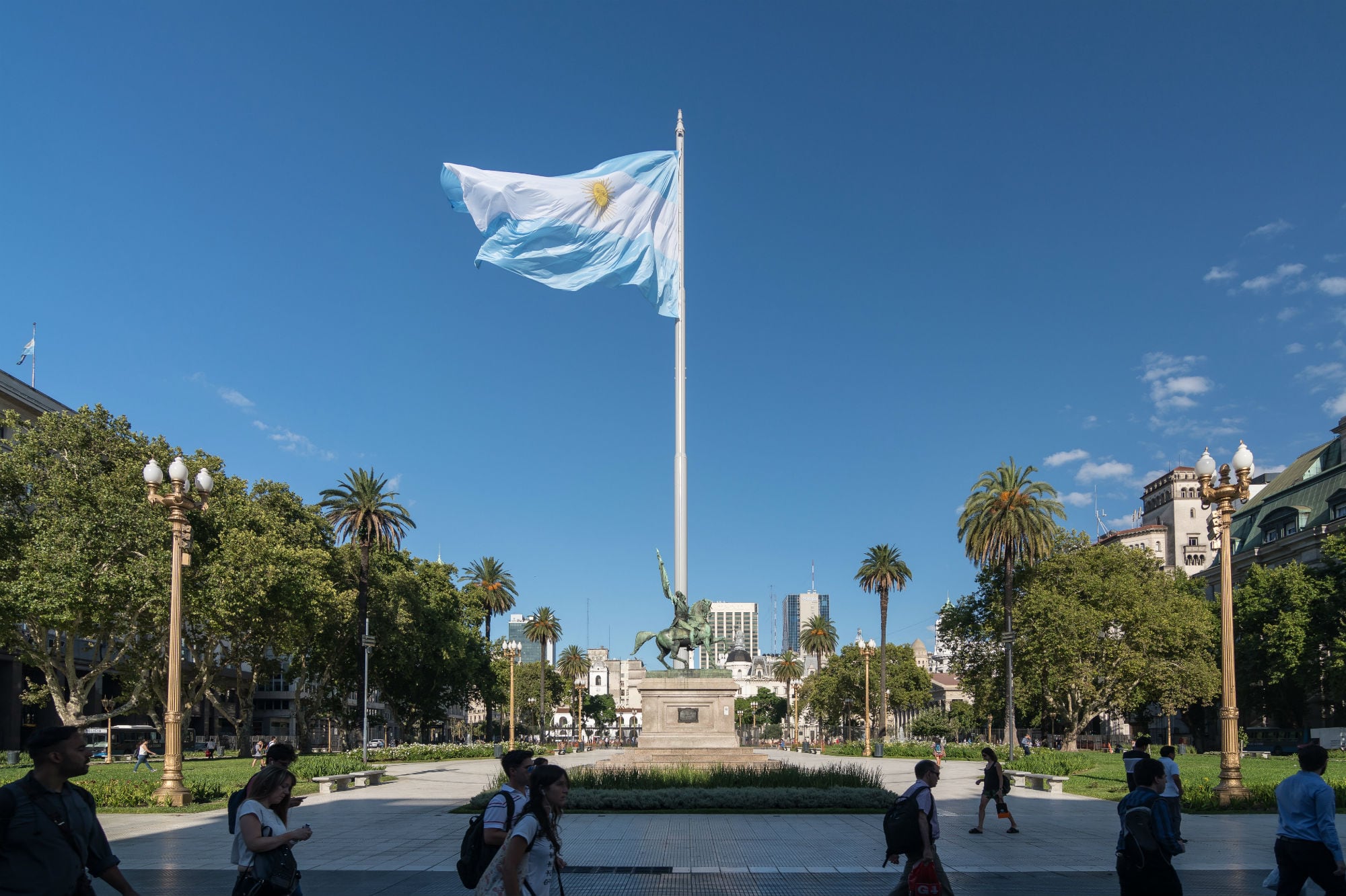 Feriado del 20 de junio: ¿se pasa al lunes?