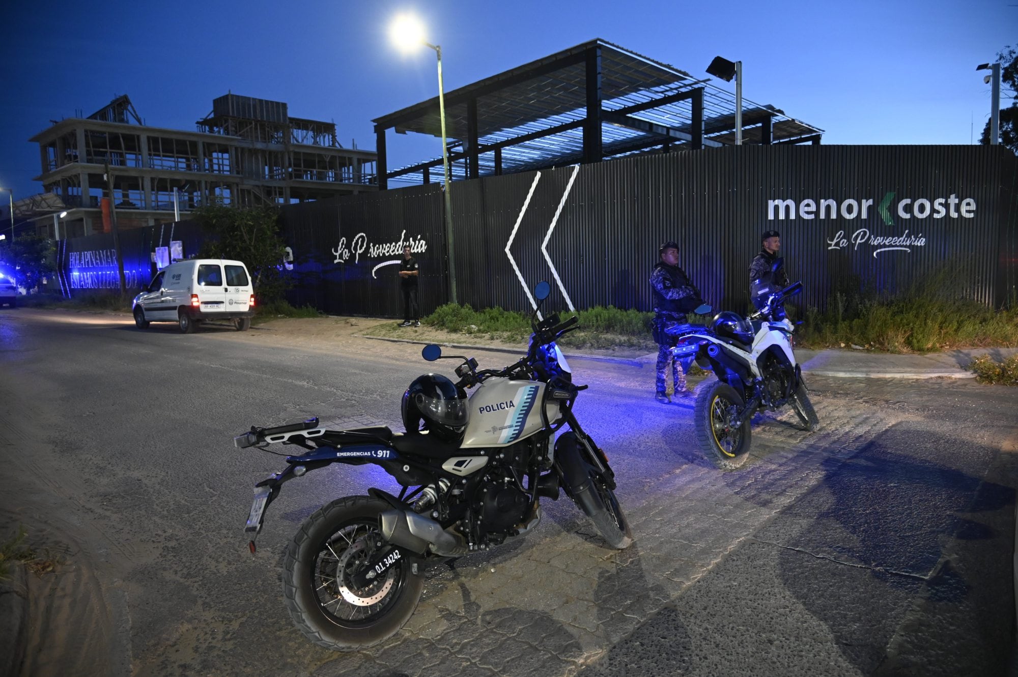 Una persona que trabajaba en una obra en construcción murió tras caer al vacío en Pinamar