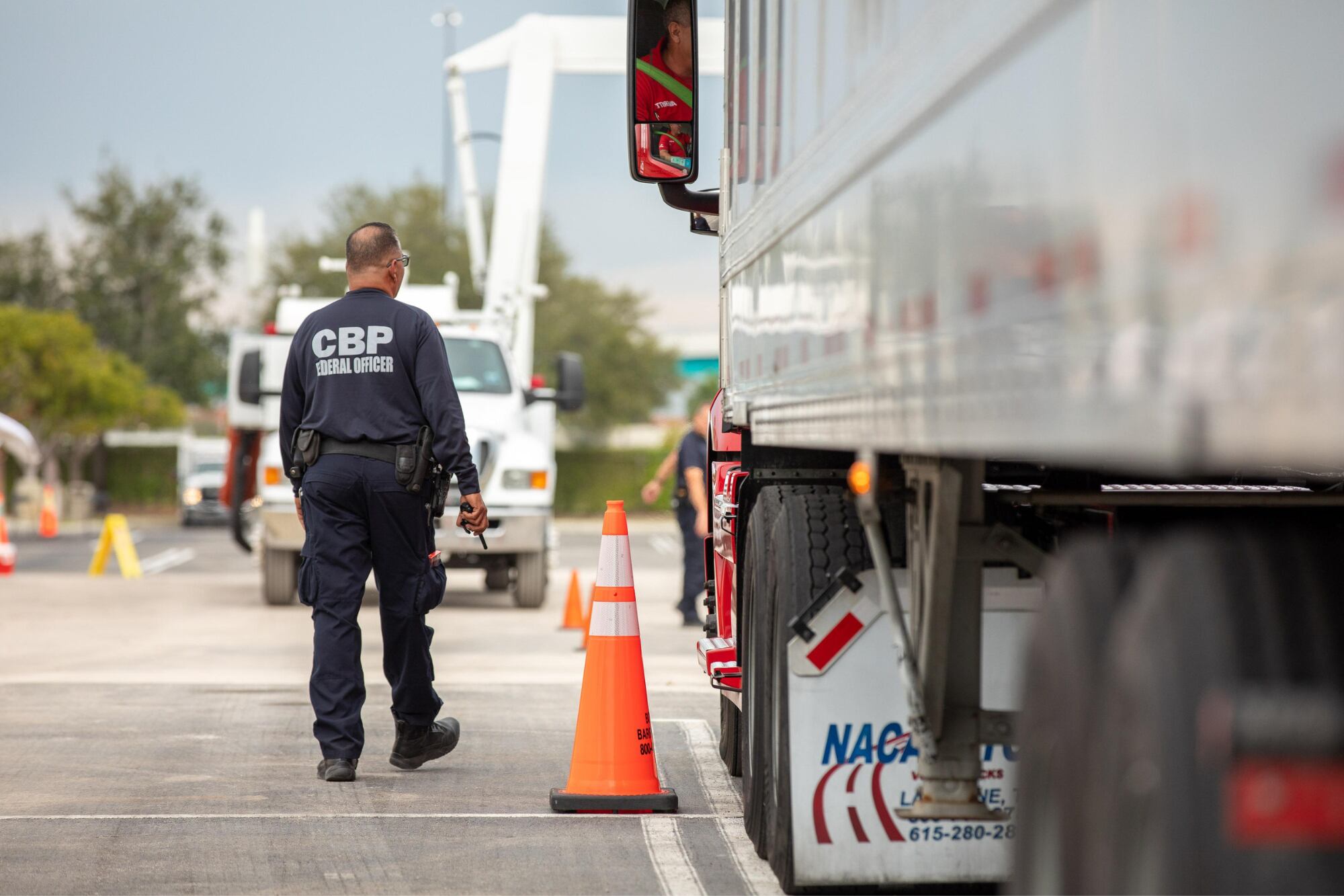 Operación Checkmate: cómo fue el operativo migratorio de la CBP que detuvo a 36 camioneros en Arizona