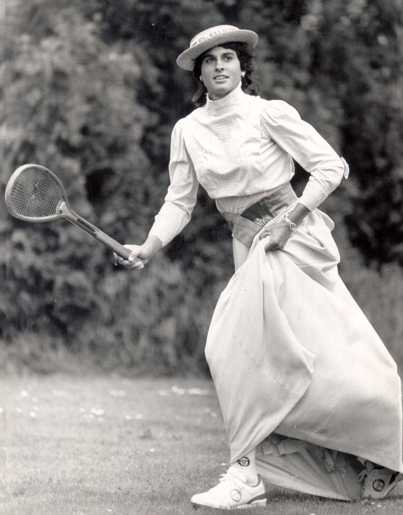 En una producción fotográfica distinta, en 1988, inspirada en los atuendos que las tenistas utilizaban en Wimbledon