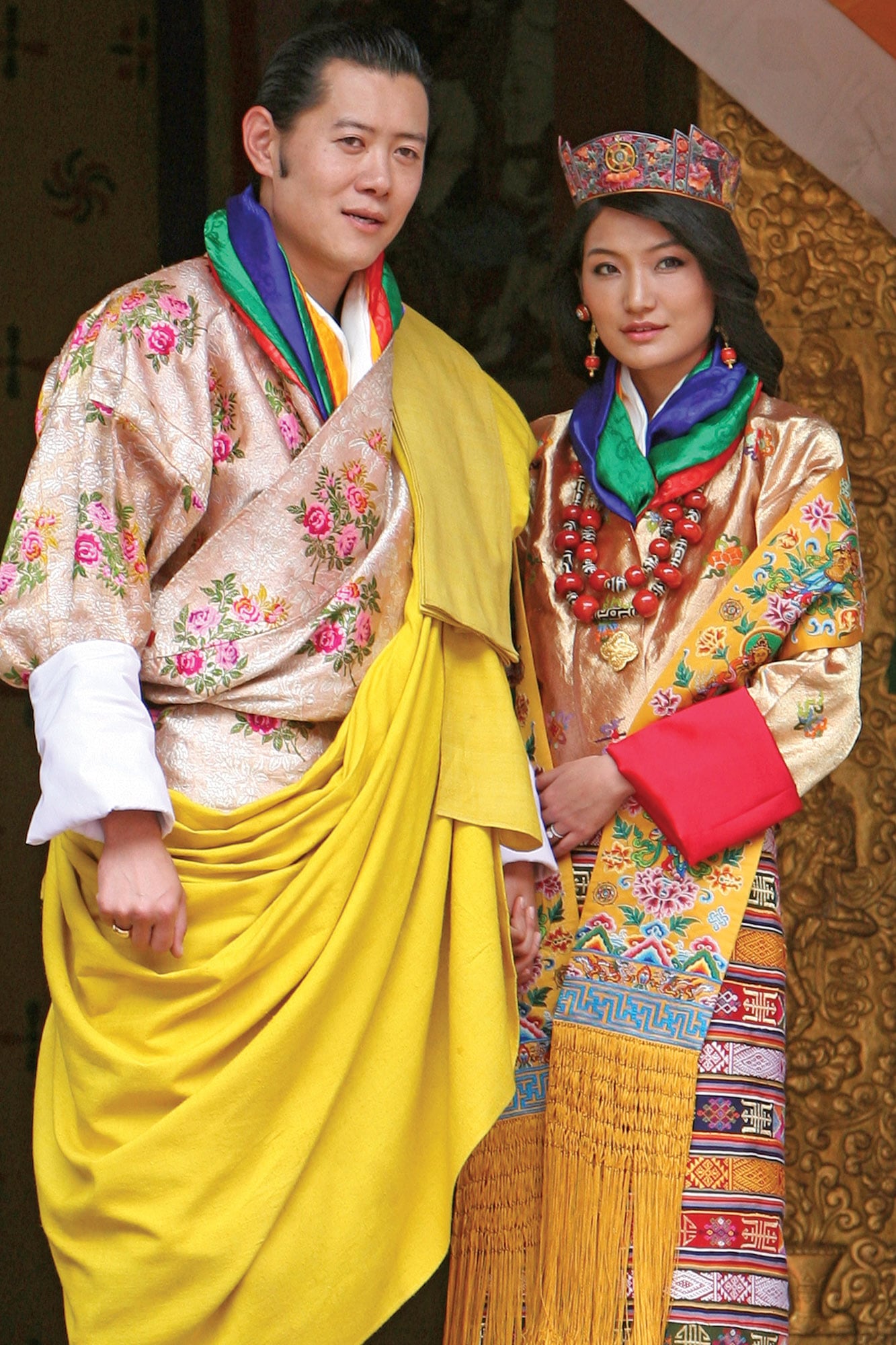 La pareja real, en una postal de su casamiento, en el monasterio de Punakha, en octubre de 2011.