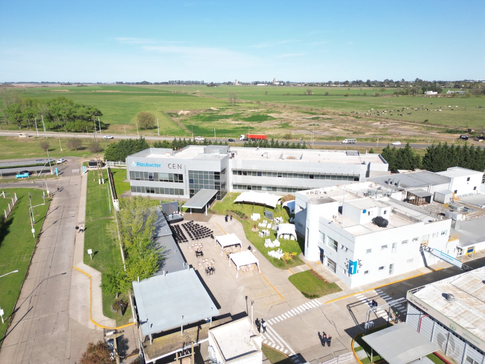 Rizobacter logró una adhesión del 86% en un canje de deuda por US$42,68 millones y estiró vencimientos hasta 2029 7 La compañía tiene sede en Pergamino, Buenos Aires