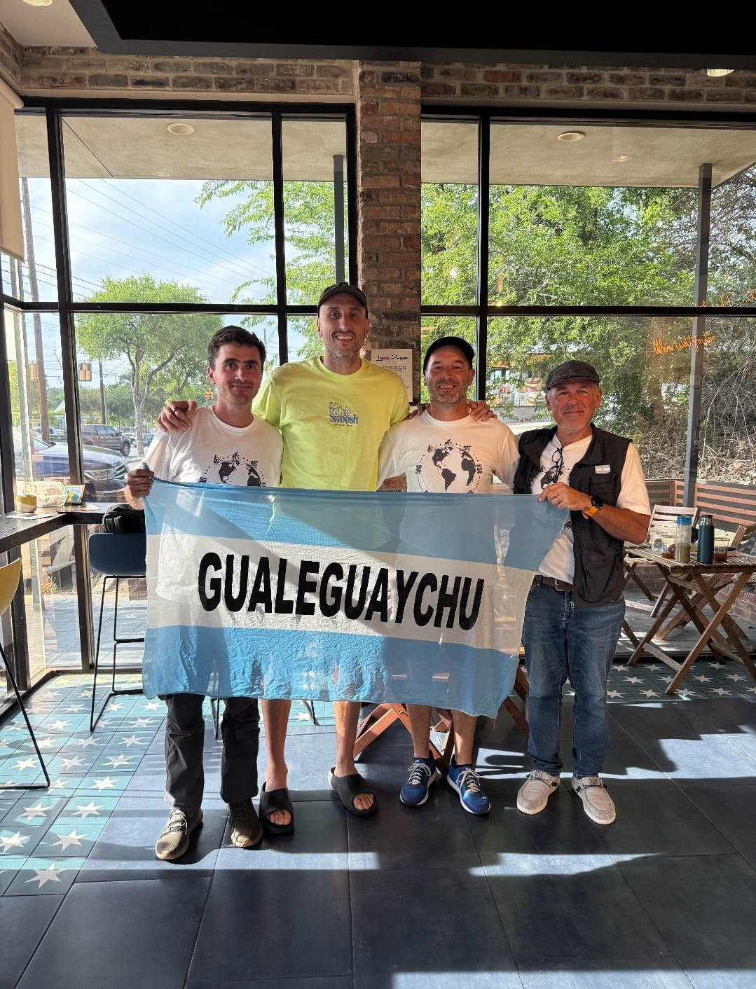 Desde Gualeguaychú partieron hace 10 meses en bici para llegar al mundial: "Messi, poné a calentar el agua que estamos yendo"