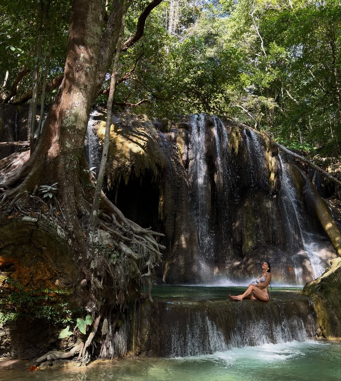 María Susini se sumó a fotografiarse en la cascada