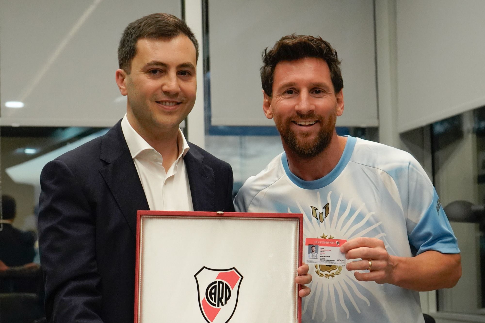 Messi fue distinguido como Socio Honorario de River Plate
