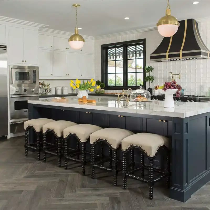 Las cocinas de los gemelos tienen elementos similares (Instagram @mrdrewscott)