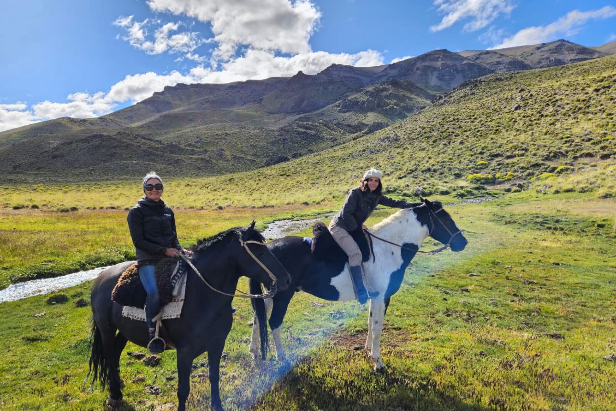 Stella Maris Cvjetanovic junto a su hija Ona