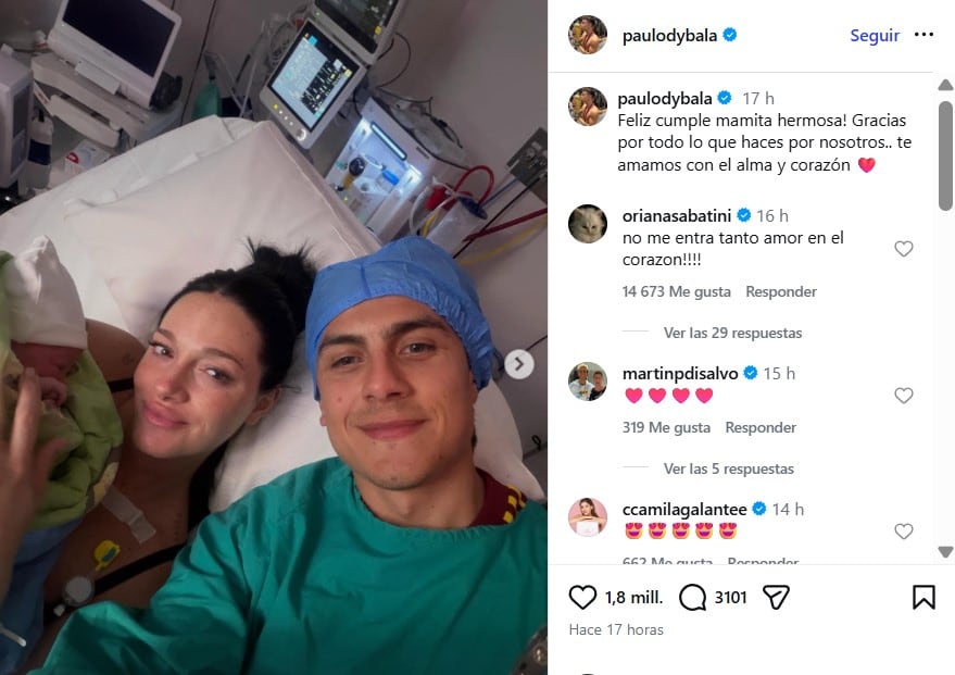 Paulo Dybala llevaba puesta la camiseta de la Roma por debajo del camisolín en el día del nacimiento de su hija
