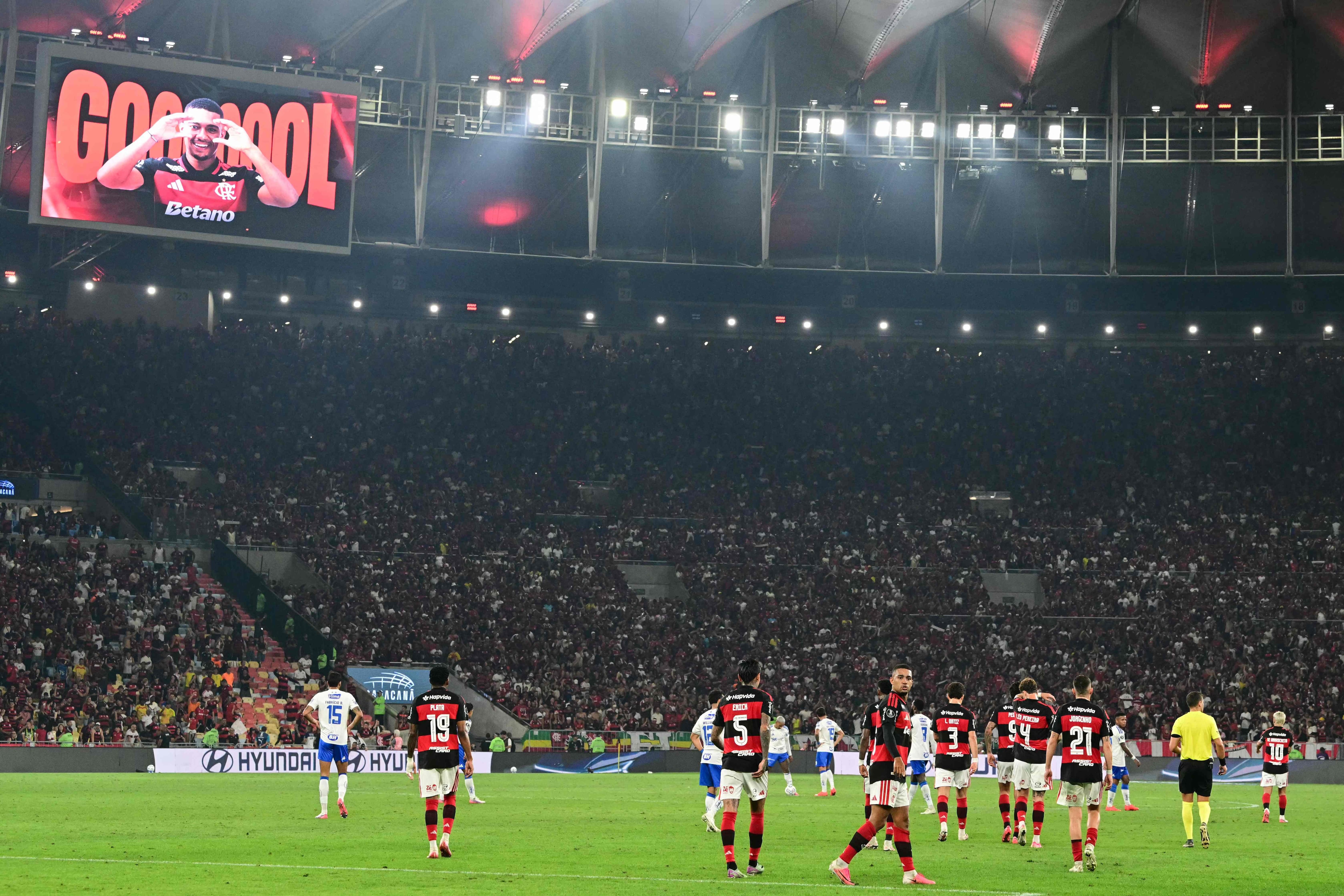 Flamengo hizo pesar la localÃa y se impuso ante Cruzeiro