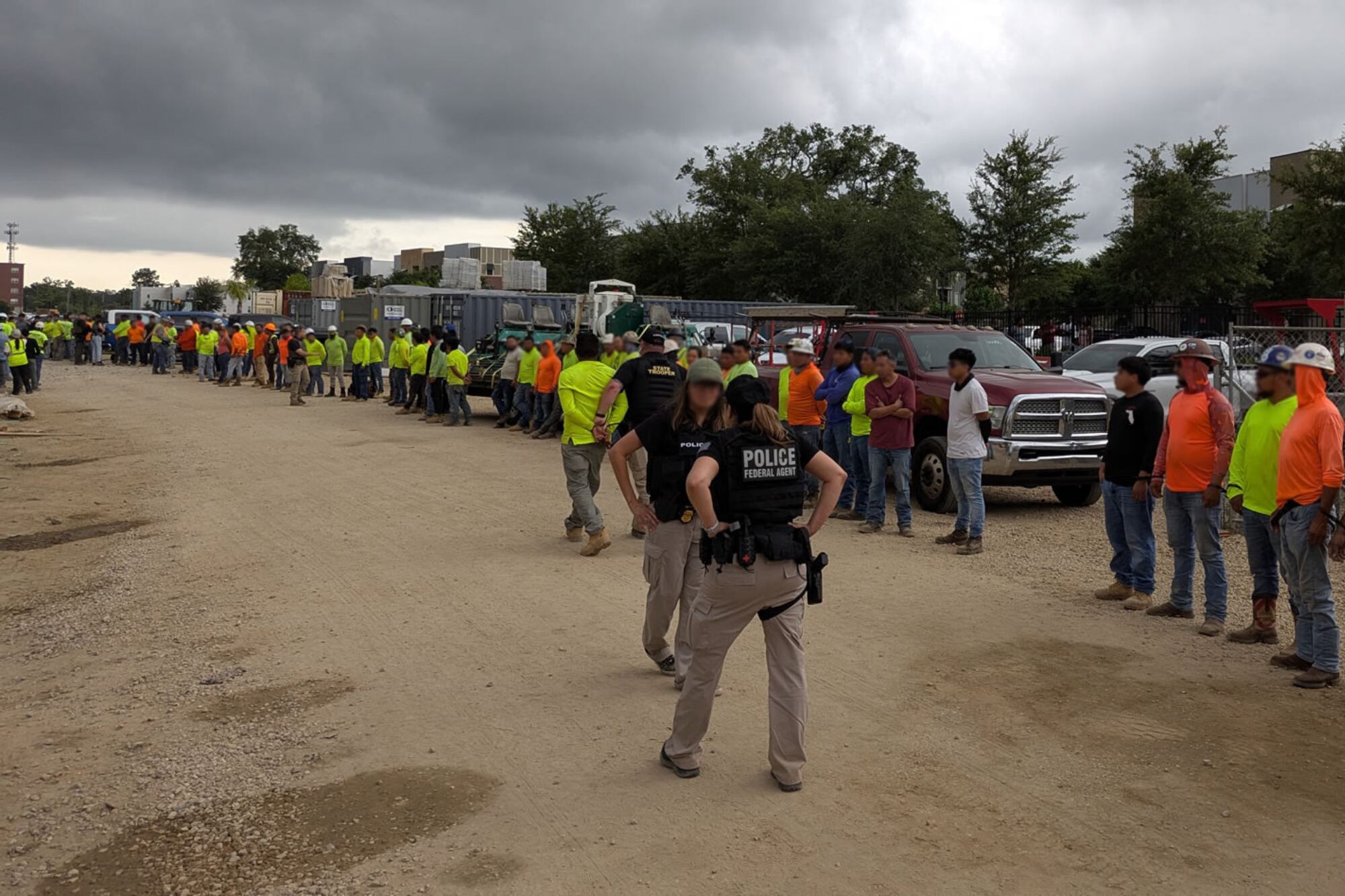 ICE pone en marcha la “Operación a gran escala” con agentes federales de diferentes organismos