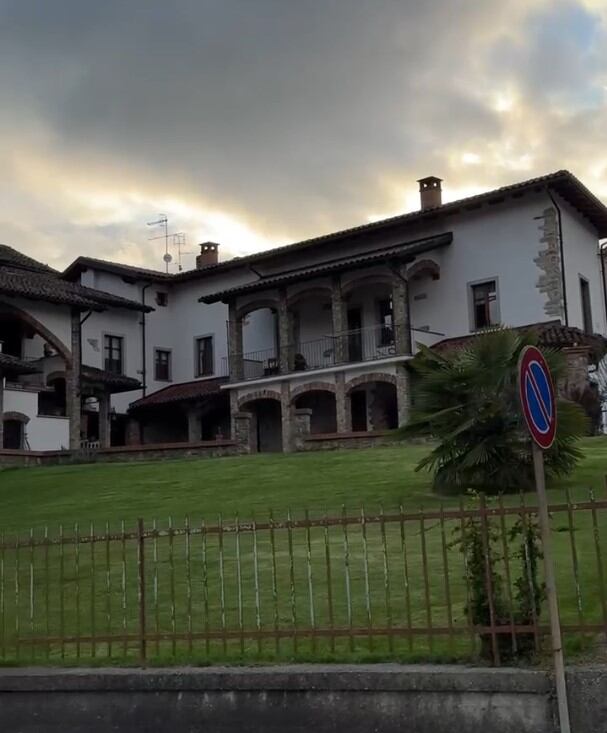 Construcción histórica que conserva su arquitectura original, ubicada en el corazón del casco antiguo