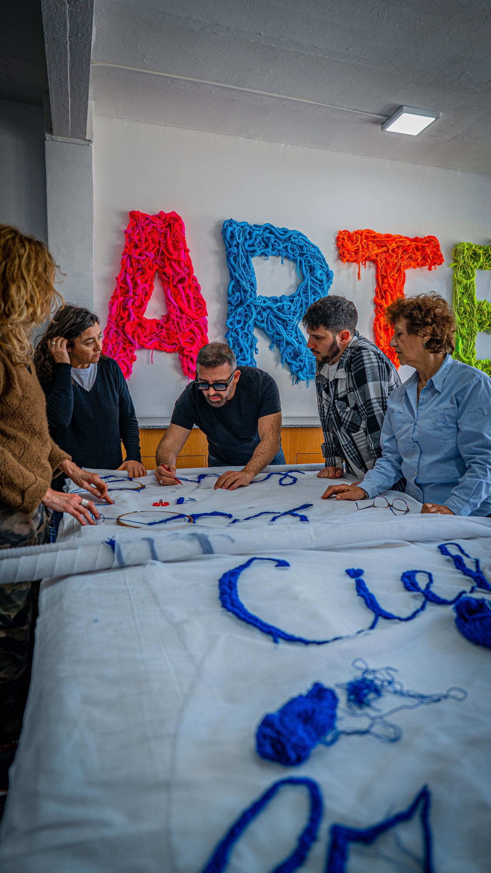 Los talleres de arte participativos también son una de las formas de conocer la creación en una visita privada como las que realiza Toledo