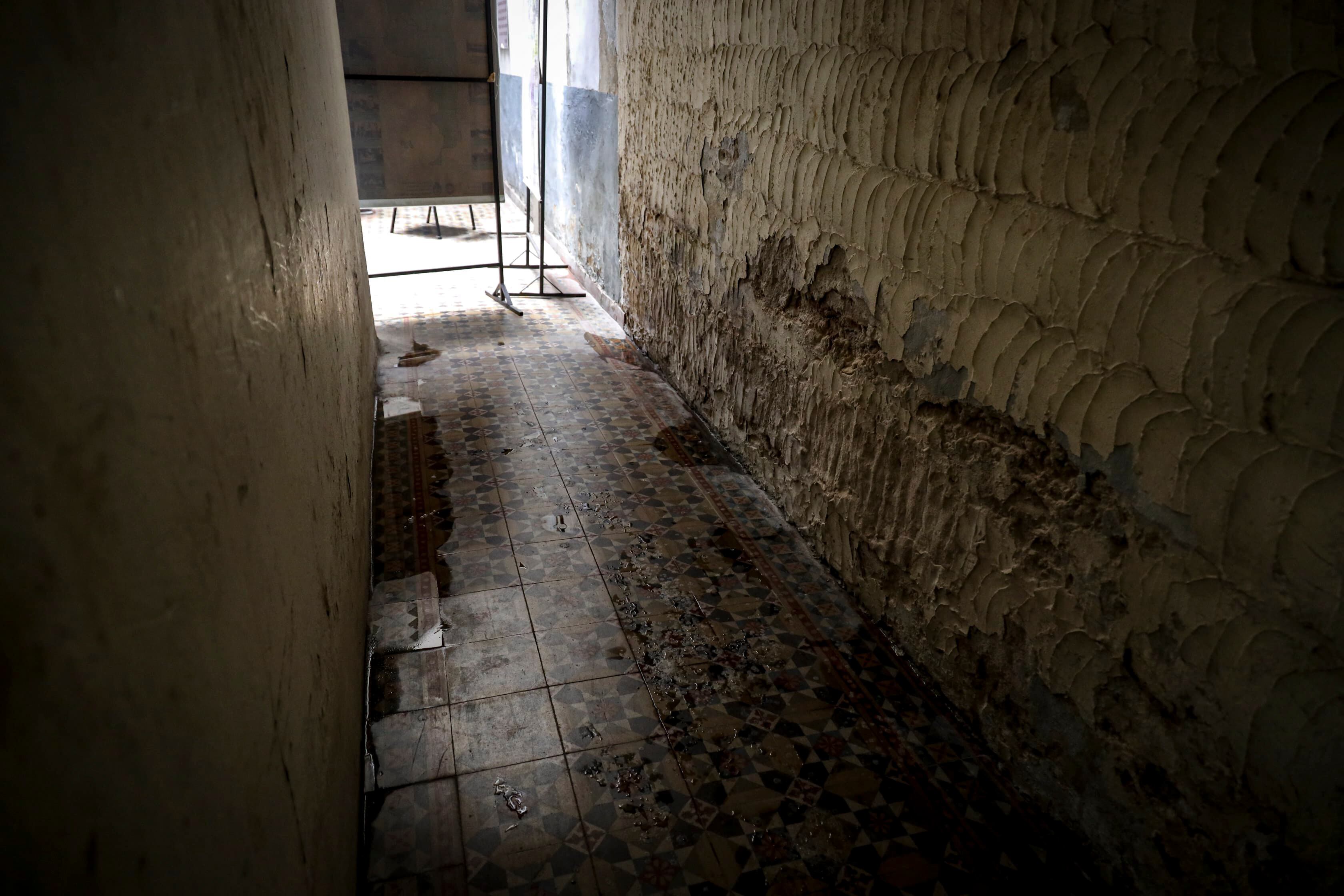 Deterioro estructural del centro Virrey Cevallos, que también tiene infestación de ratas y palomas por la falta de desinfección