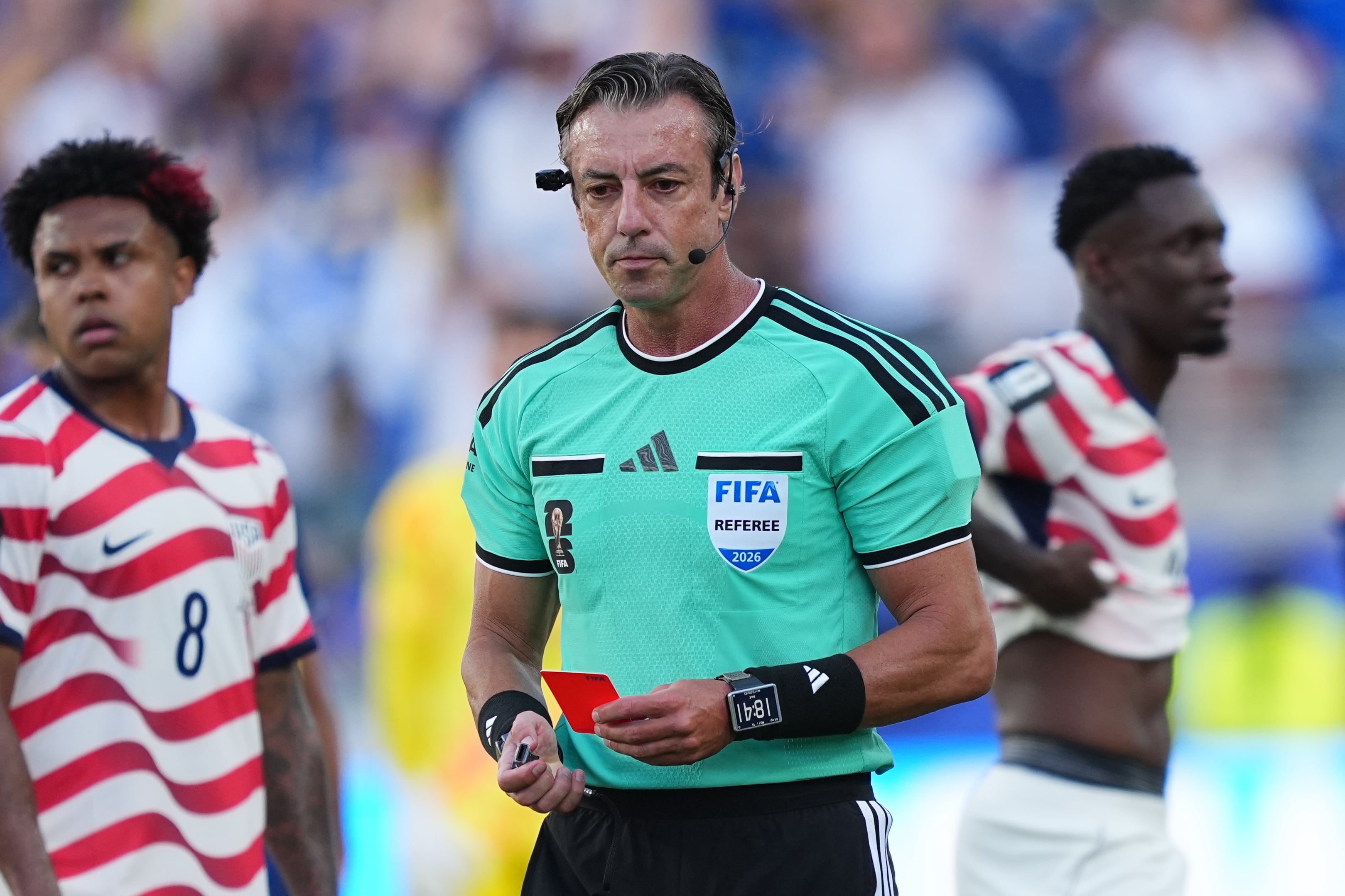 La FIFA defendió la reputación del árbitro Raphael Claus en una inusual respuesta a comentarios del presidente de Estados Unidos, Donald Trump, quien cuestionó su integridad por expulsar a Folarin Balogun en el Mundial.