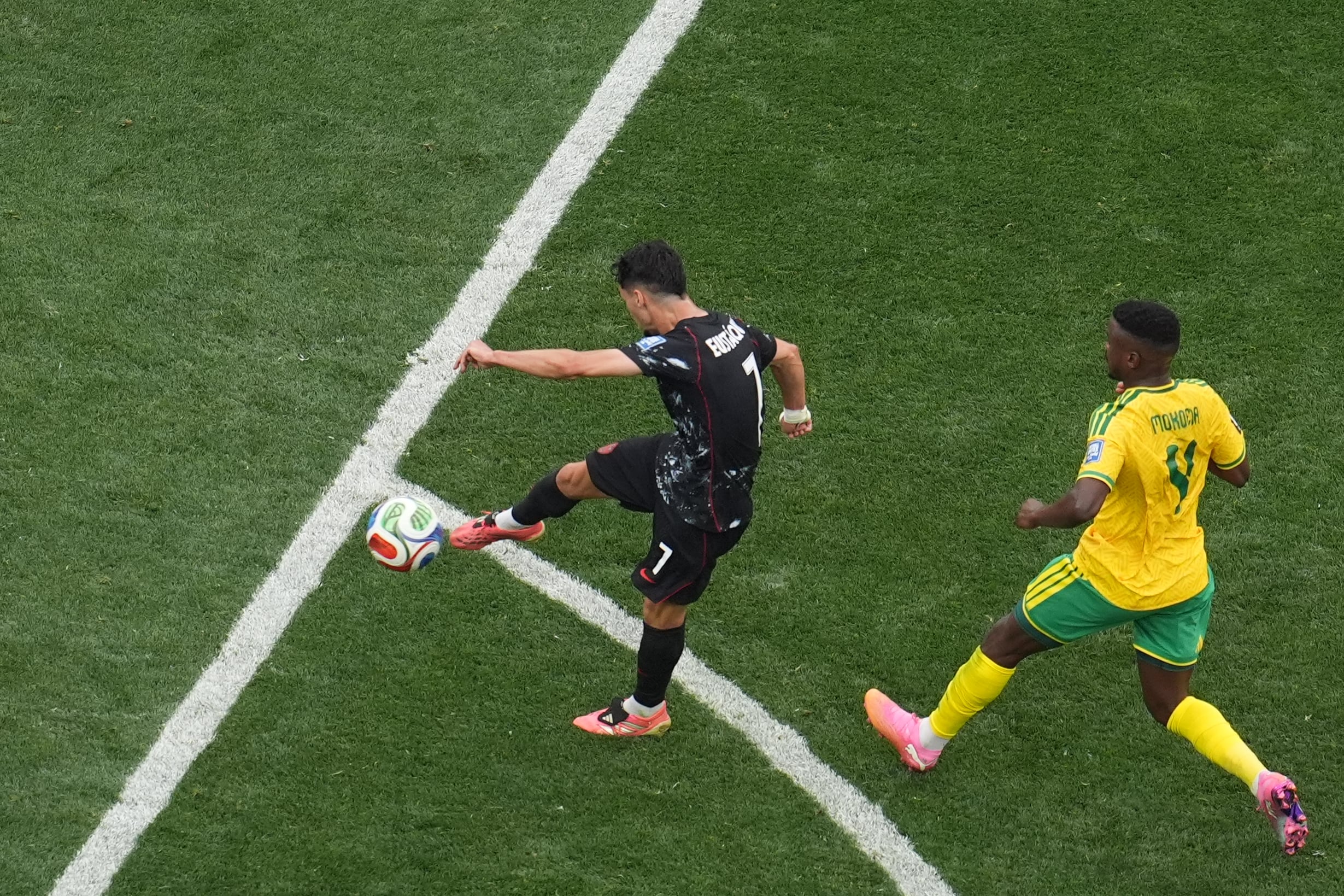El derechazo de Eustáquio se transformará en el gol del triunfo de Canadá
