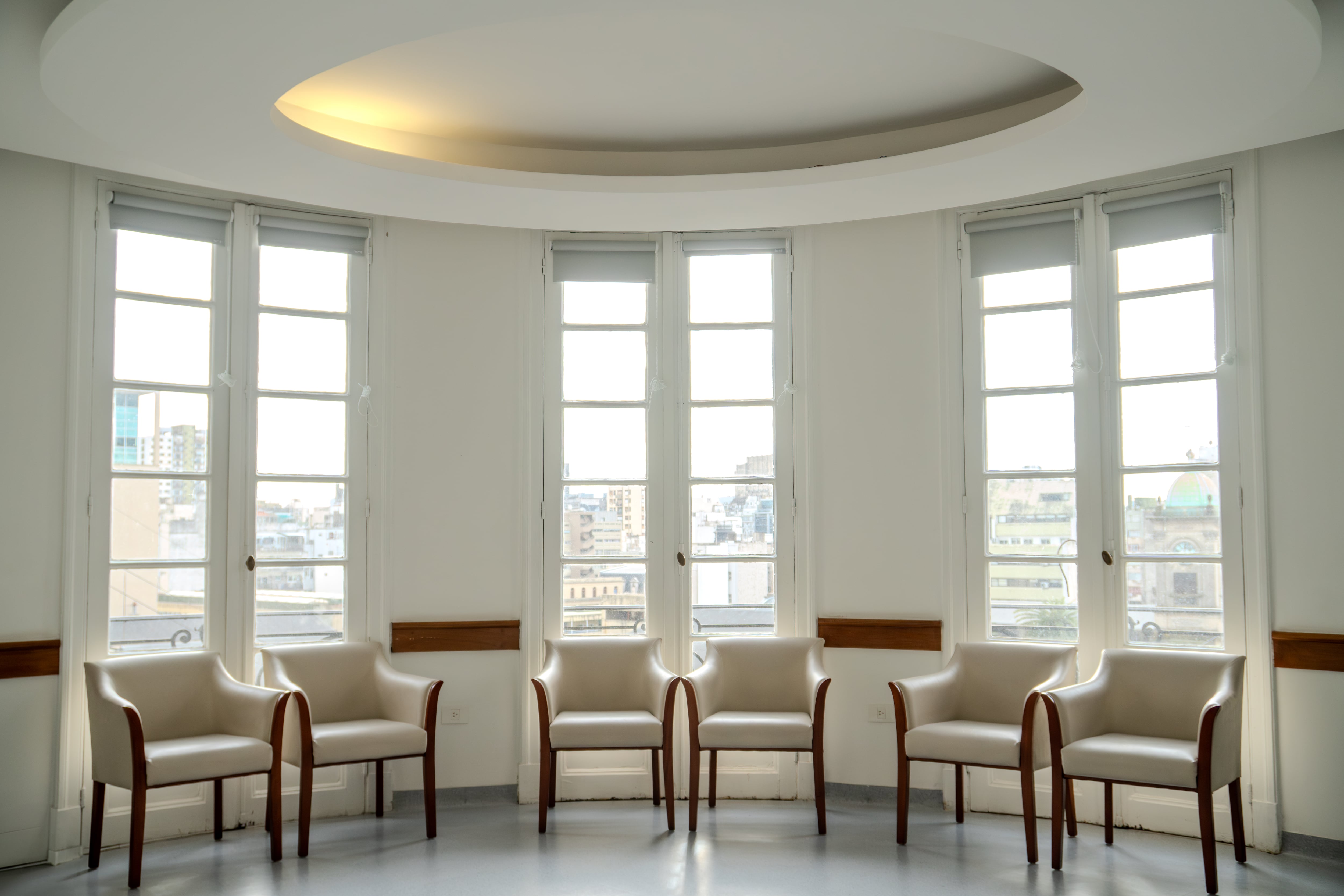 Desde el interior se aprecia la esquina curva del edificio, muy típica del urbanismo parisino