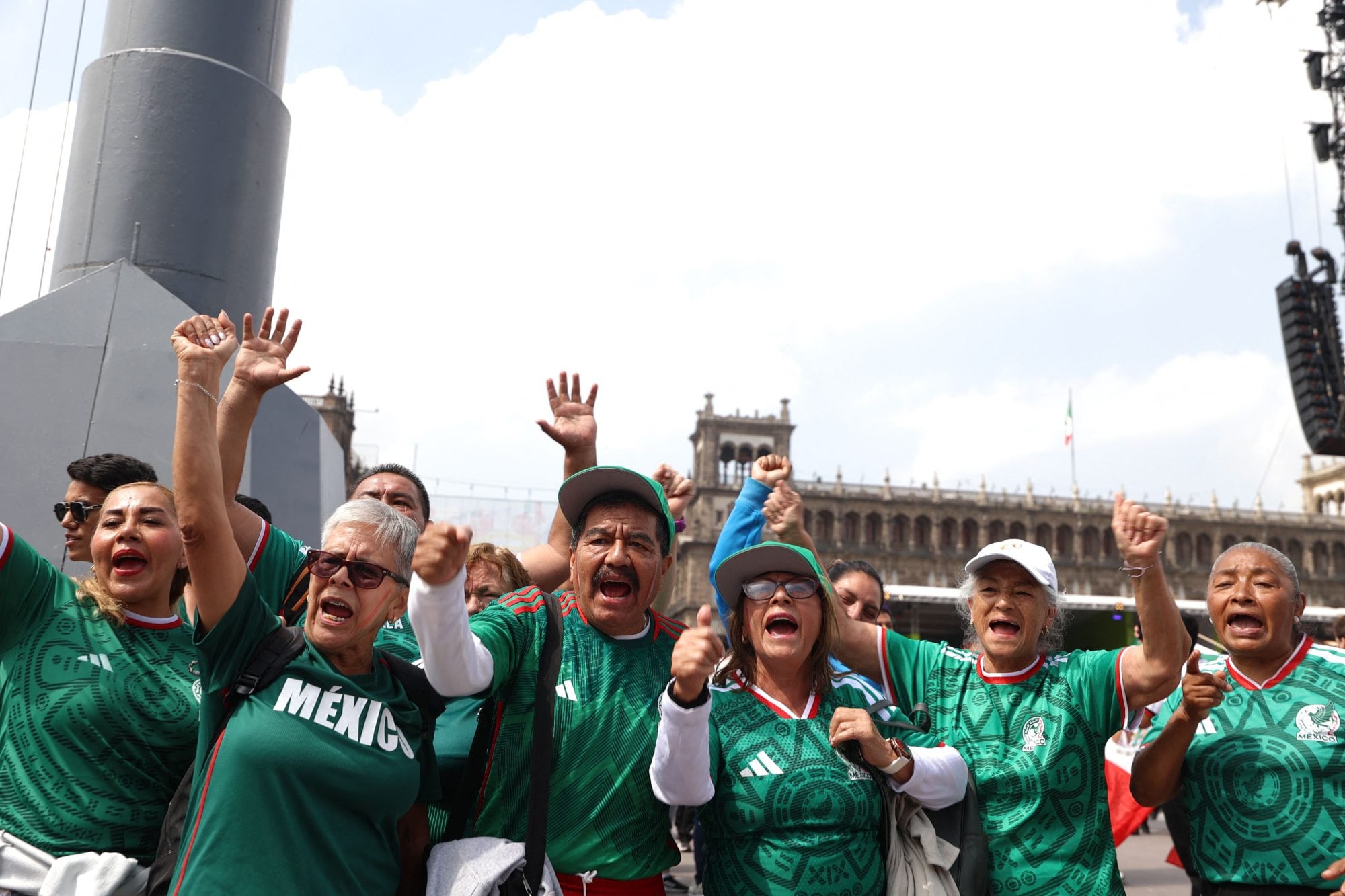Los fanáticos mexicanos en la fan zone
