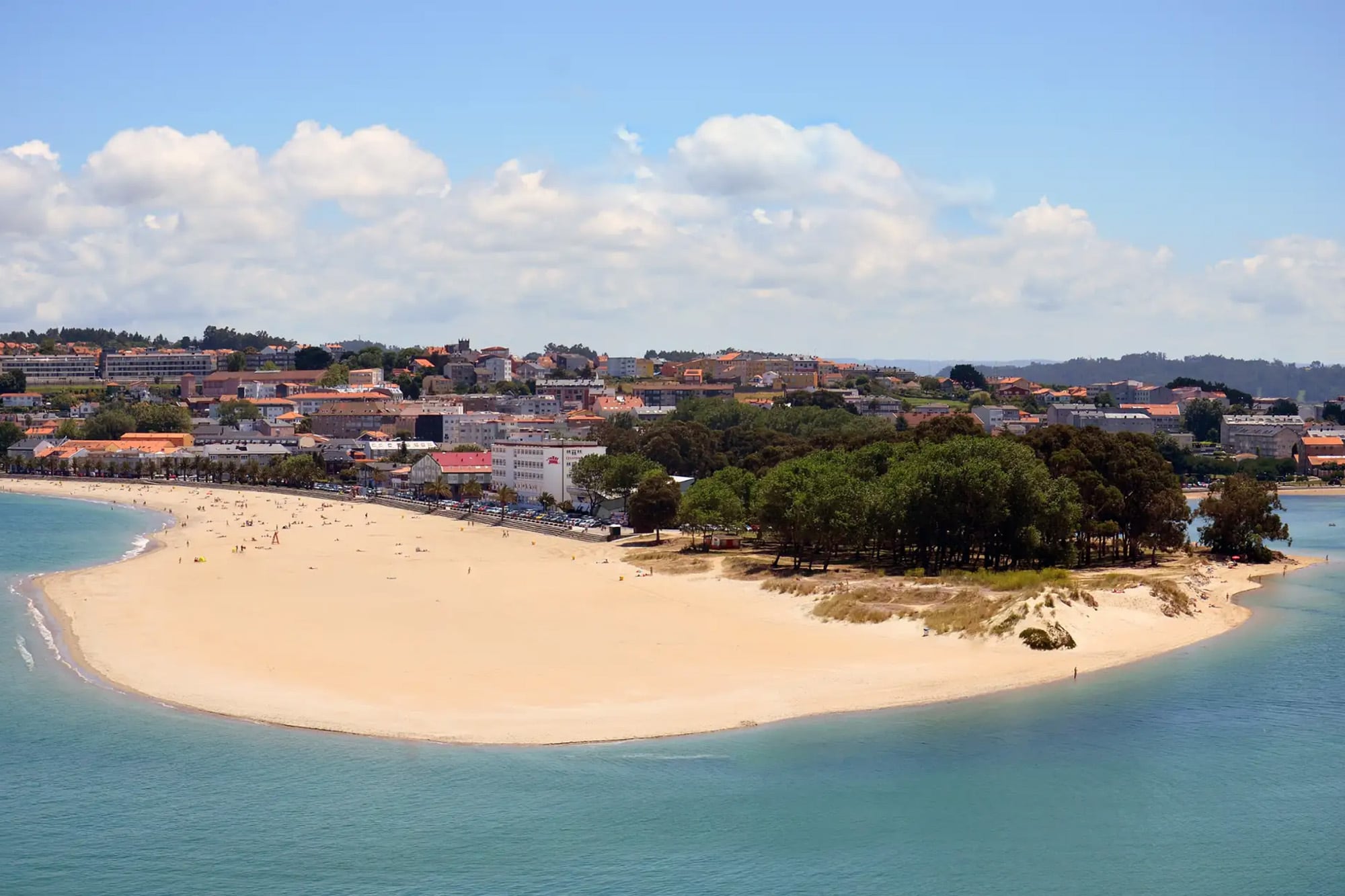 Richard Gere, de 77 años, eligió un pueblo de España para construir la casa de sus sueños 6 La naturaleza, las playas y la tranquilidad son tres cualidades que definen al municipio de Oleiros, en Galicia