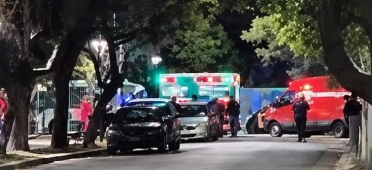 Tragedia en Villa Pueyrredón: un adolescente llevó un arma a la plaza, se le disparó accidentalmente y mató a un chico