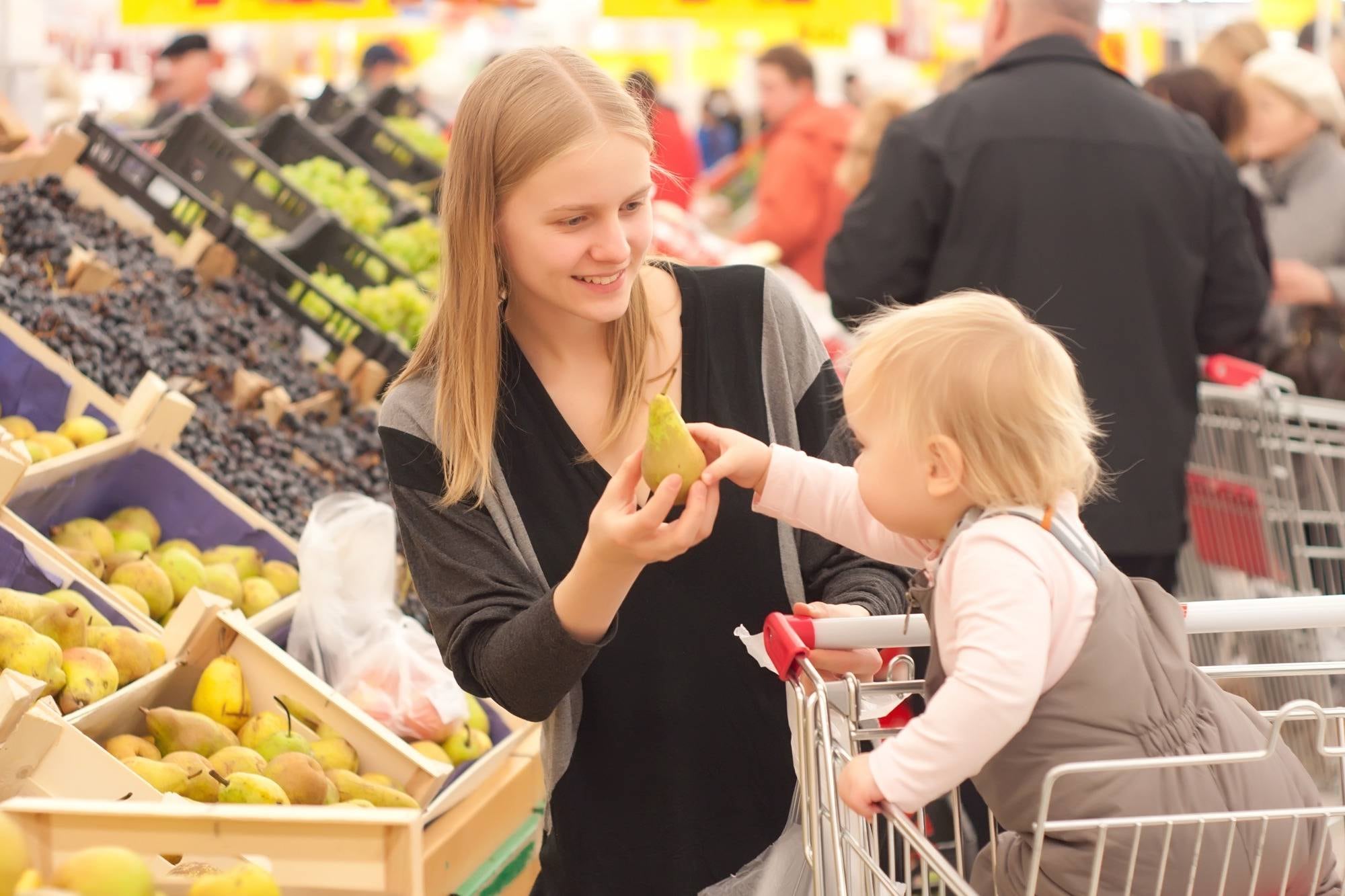 Los beneficiarios del programa SNAP pueden comprar cualquier tipo de alimento, desde frutas y verduras hasta panes y cereales ya que apunta a una alimentación saludable (Archivo)