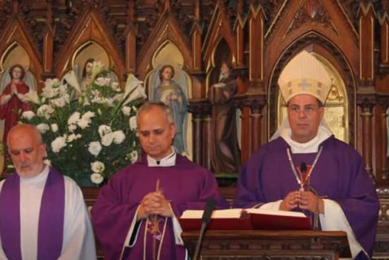 Alberto Bochatey cuando Prevost, superior general de los agustinos, fue a su ordenación episcopal, en La Plata, del 9 de marzo de 2013