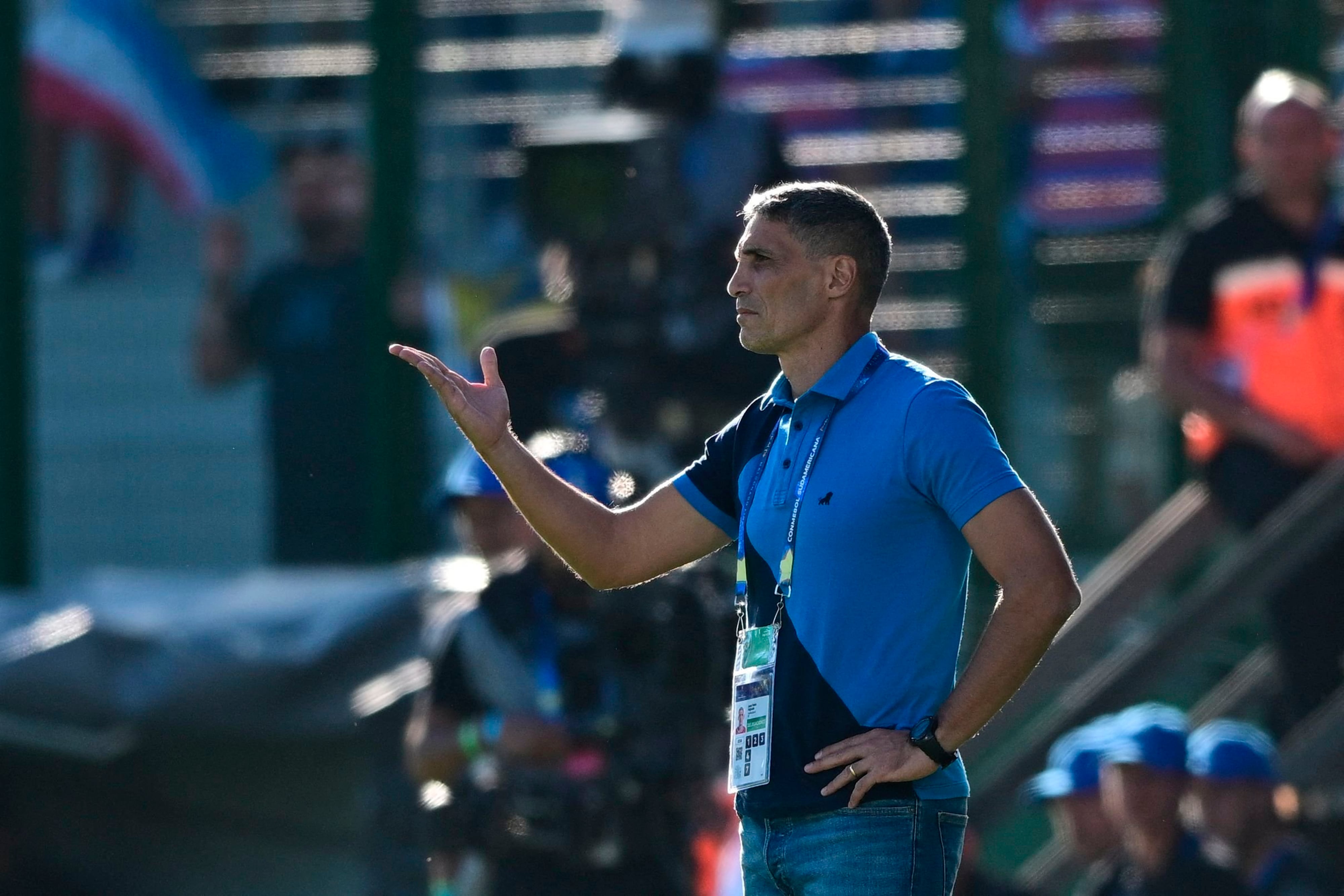 Juan Pablo Vojvoda dirigiendo a Fortaleza por la Copa Sudamericana 2023