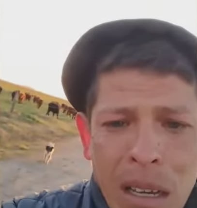 Captura del video donde se la ve a su perra
