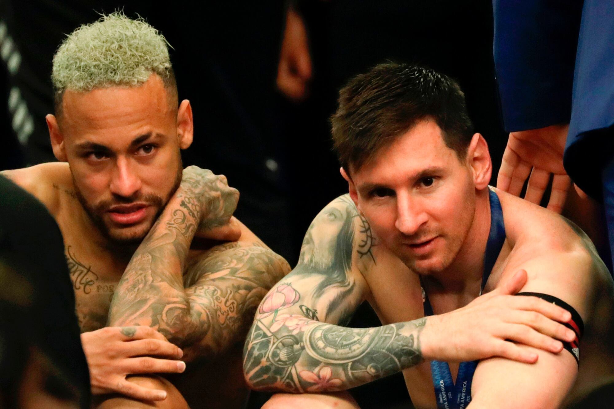 Neymar y Messi, luego de uno de los varios Argentina-Brasil que los tuvo enfrentados
