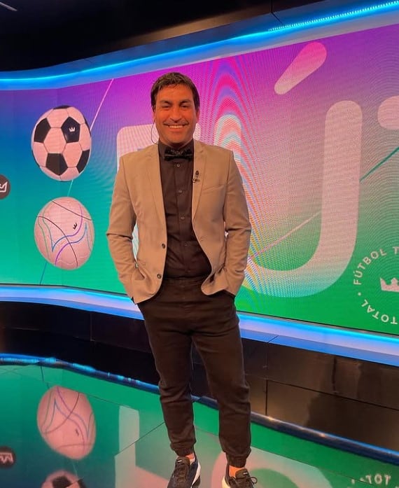 Fue campeón del fútbol argentino, sufrió una severa depresión y hoy es finalista de MasterChef: la vida a pura garra de Claudio Husaín 9 El Turco Husaín se desempeña como comentarista de partidos