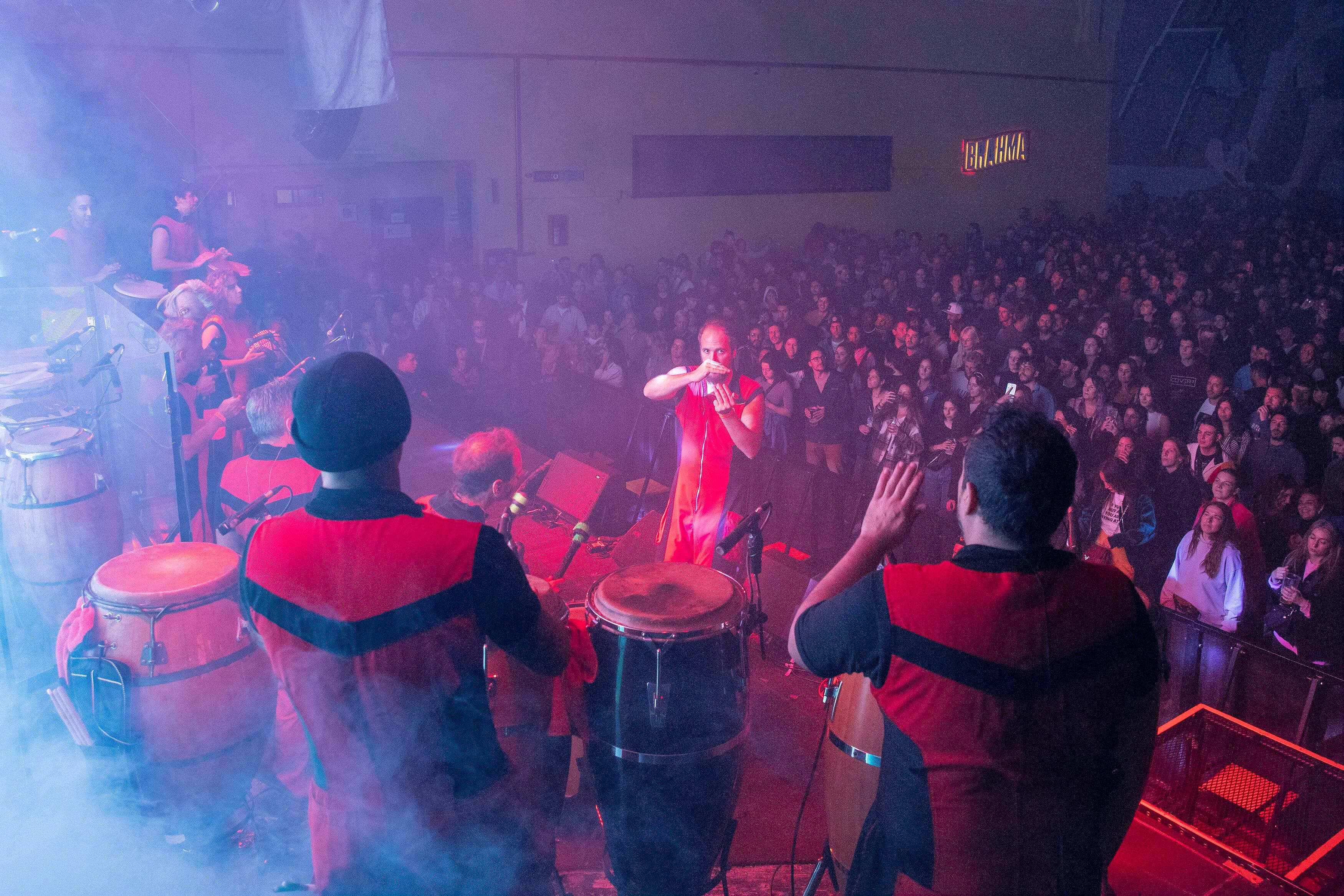 Fiesta y espectáculo de la banda de percusión,
