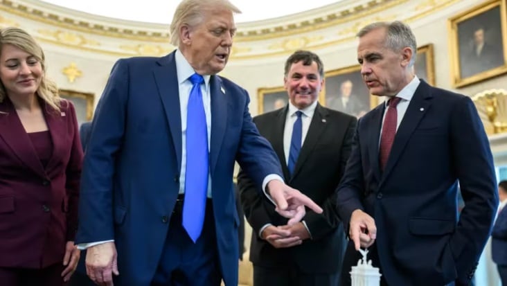 Trump muestra su prototipo de arco