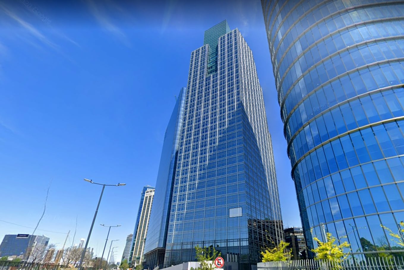 El edificio corporativo ubicado en Della Paolera al 200 fue diseñado por Cesar Pelli