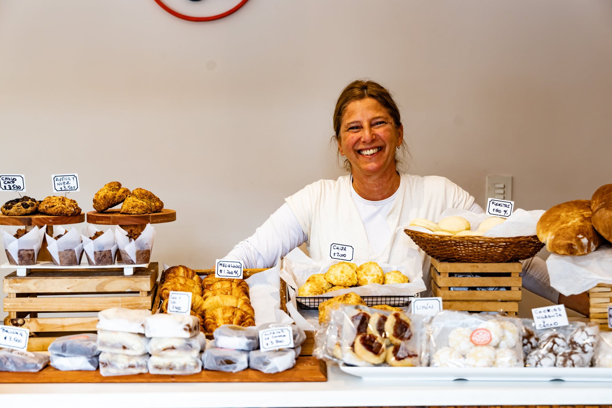 Bárbara es comerciante, atiende una panadería en la zona aledaña a la estación de tren