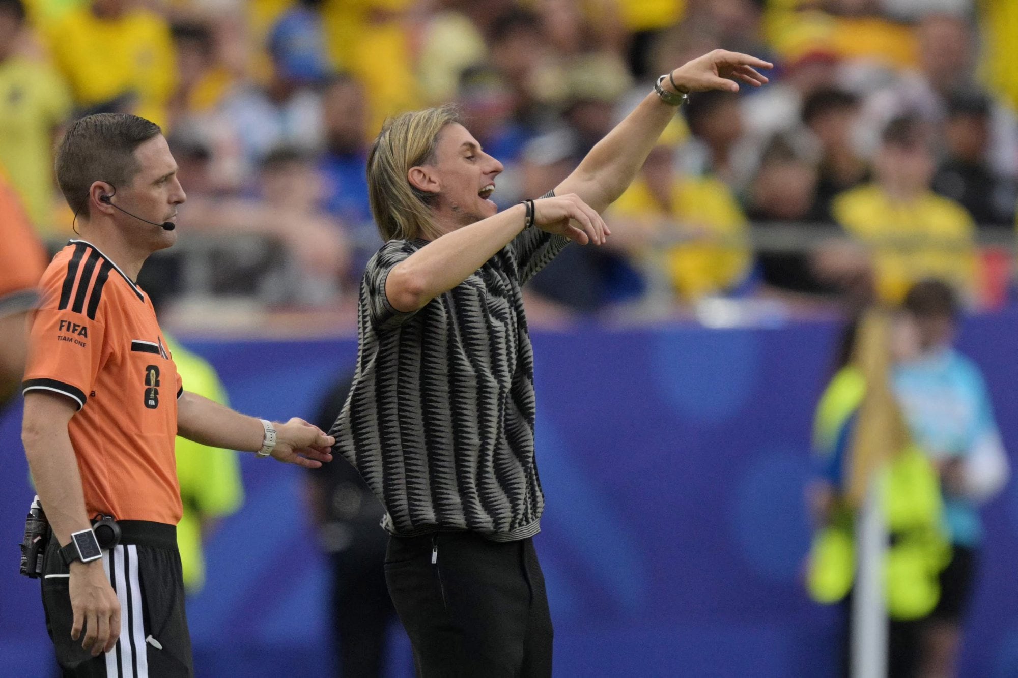 El argentino Sebastián Beccacece dijo que su equipo, Ecuador, podría ser campeón mundial; el presente se le complicó
